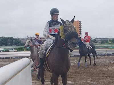 藤田菜七子騎手、8番人気の馬で最後方一気！今年の南関東での初勝利